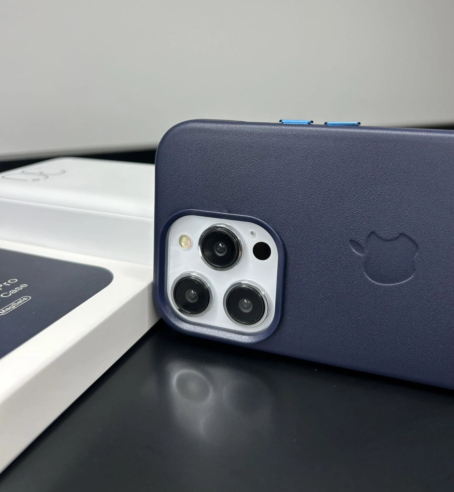 Apple MagSafe Özellikli Deri Kılıf - Lacivert