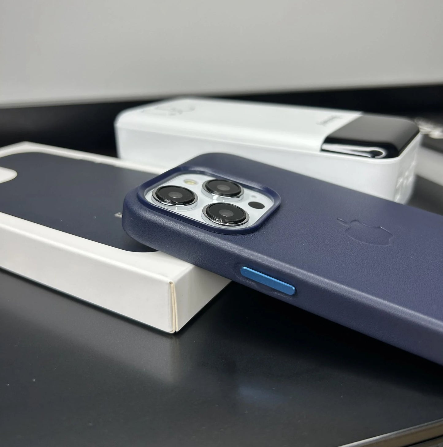 Apple MagSafe Özellikli Deri Kılıf - Lacivert