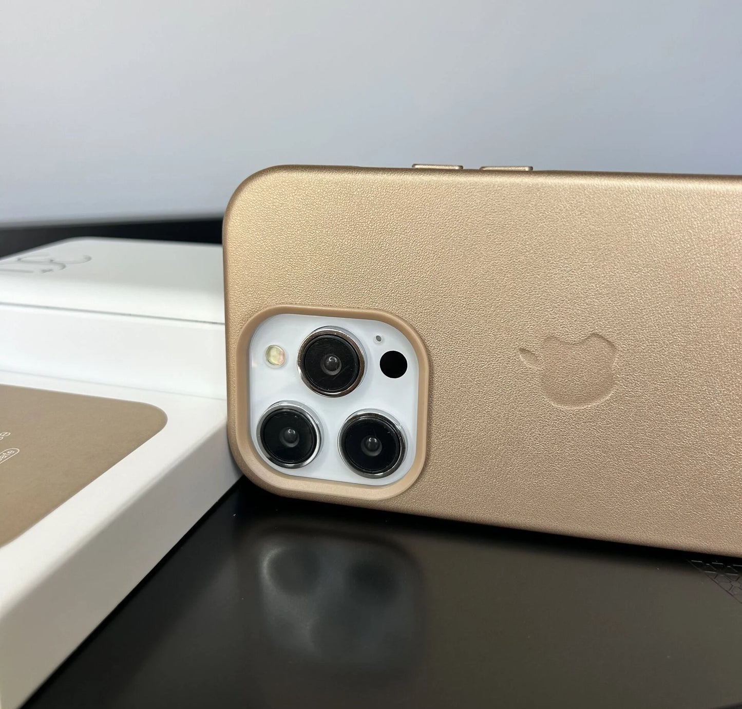 Apple MagSafe Özellikli Deri Kılıf - Gold
