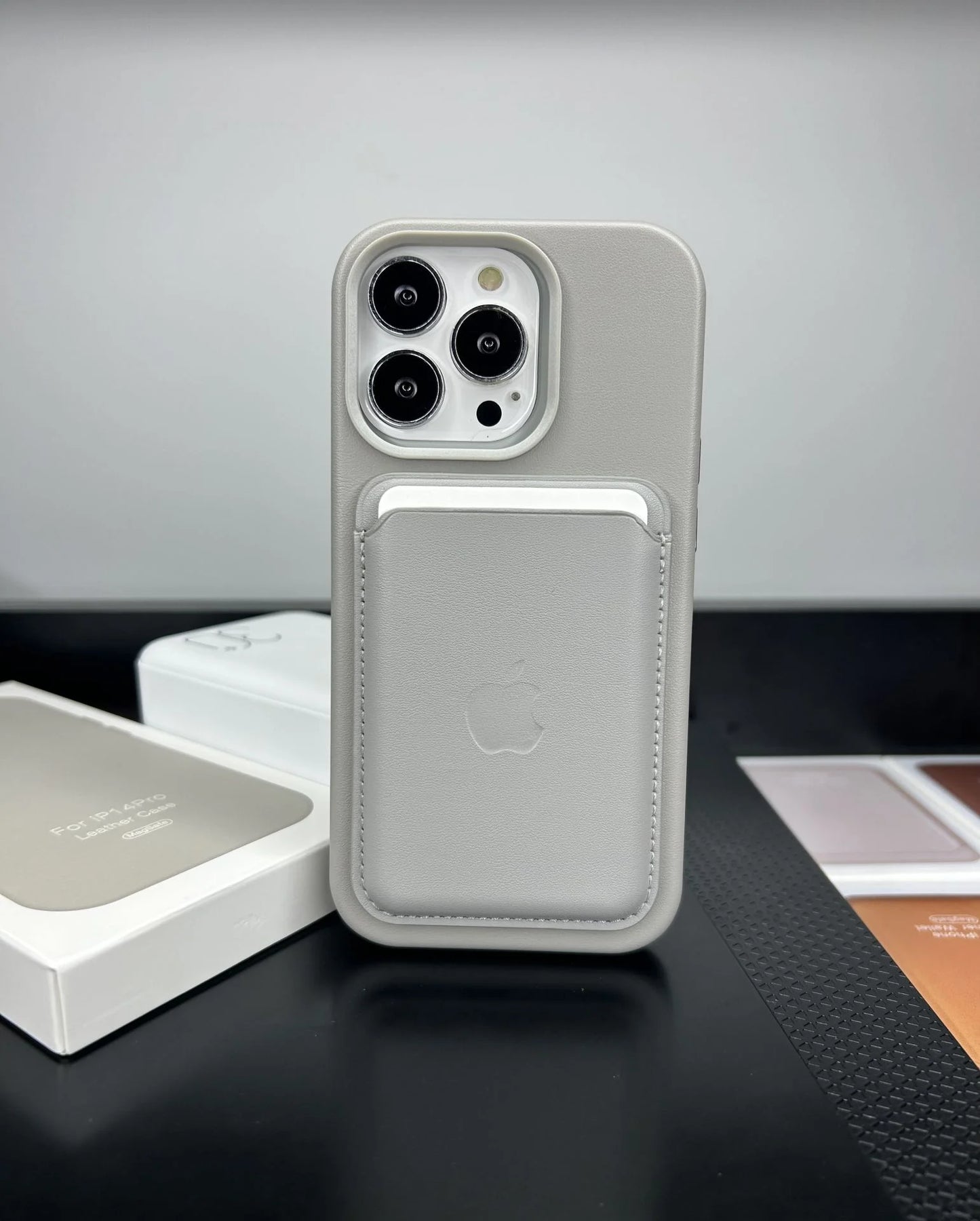 Apple MagSafe Özellikli Deri Kılıf - Gri