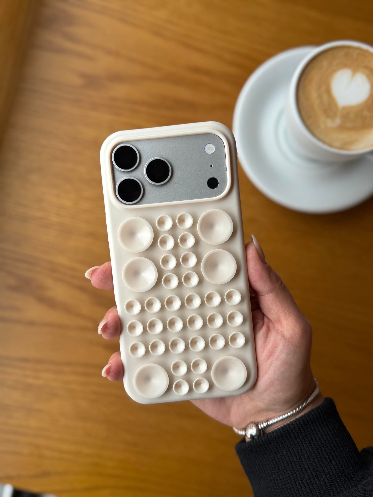 Vantuzlu Bubble İphone Telefon Kılıfı Krem