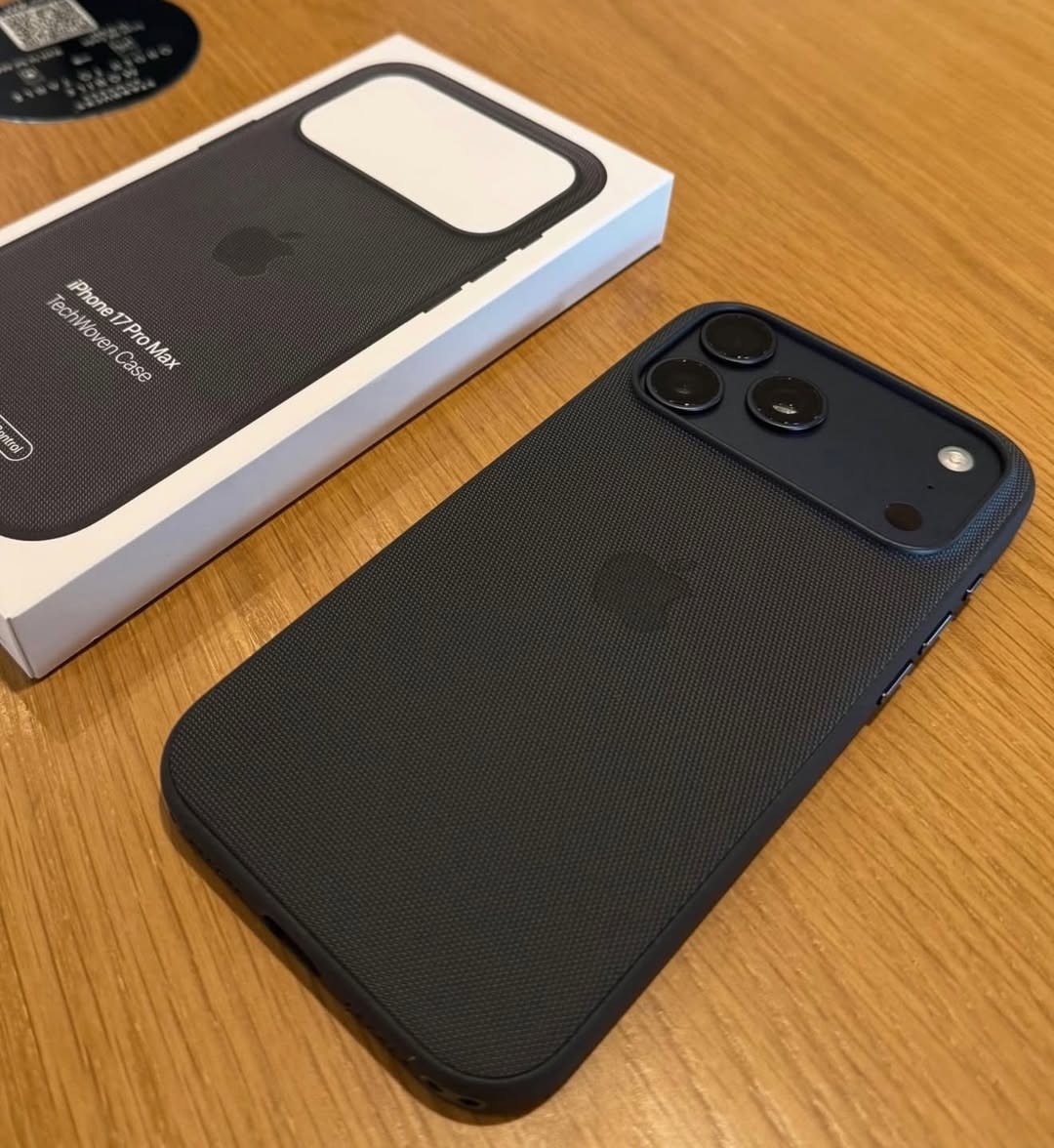 MagSafe Özellikli Premium Tech Dokuma Kılıf Siyah