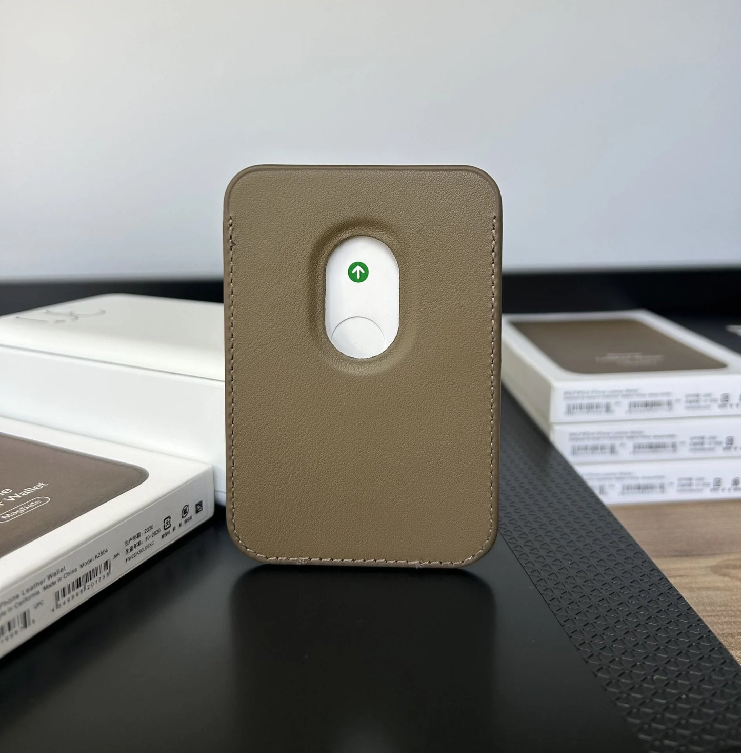 MagSafe Özellikli Deri Cüzdan Titanyum